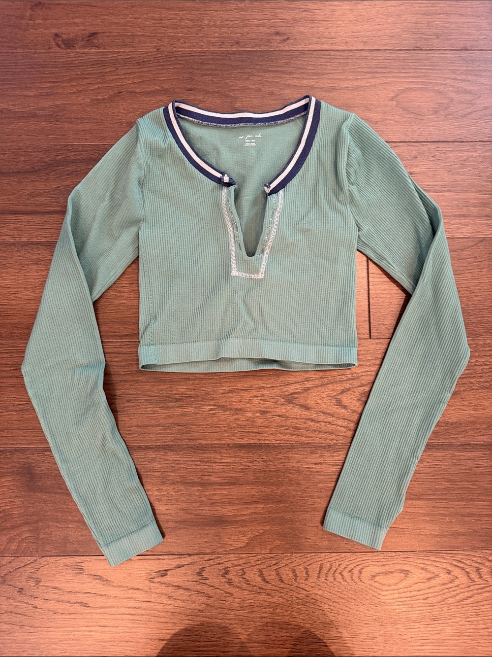 Out From Under Shirt Going For Gold Ribbed Cropped Top Size XS/S - C33-091
